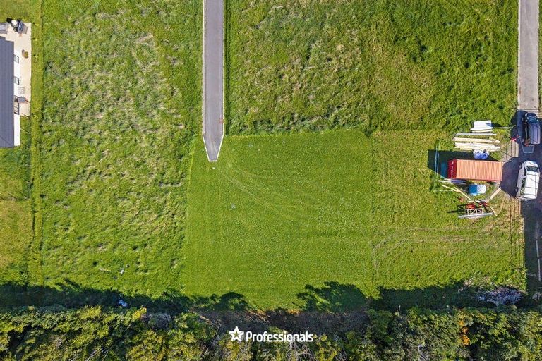 Photo of property in 13 Te Awahohonu Lane, Otaki, 5512