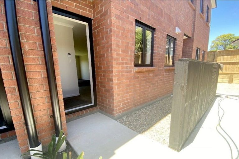 Photo of property in 2/9 Marlene Avenue, Te Atatu South, Auckland, 0610