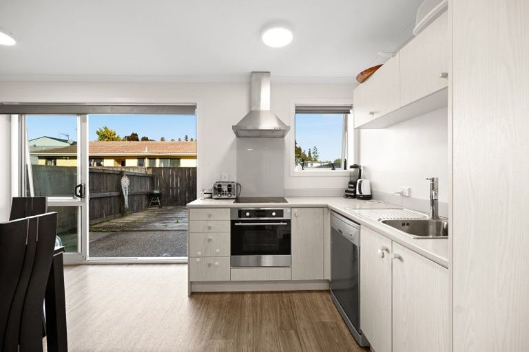 Photo of property in 49 Chiefs Court, Hamilton East, Hamilton, 3216