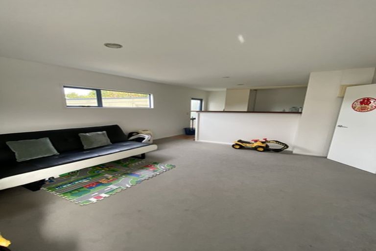 Photo of property in 1/19 Lowtherhurst Road, Massey, Auckland, 0614