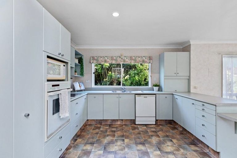 Photo of property in 92 Russley Drive, Mount Maunganui, 3116