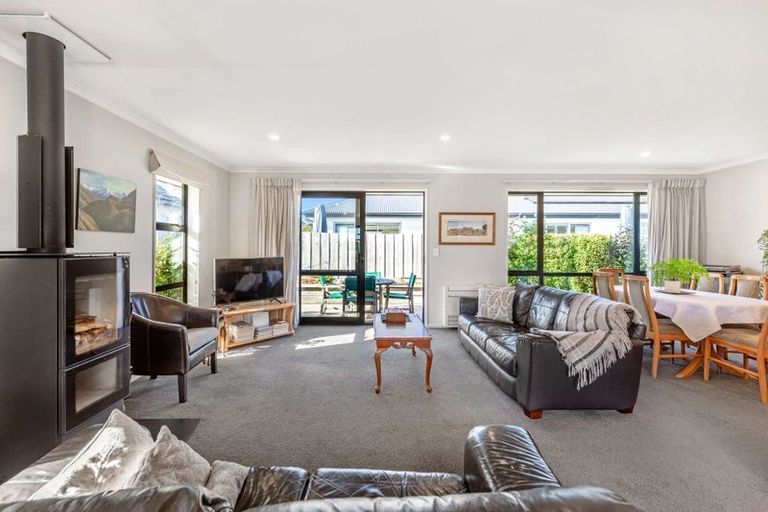 Photo of property in 27 Katrine Drive, Marshland, Christchurch, 8083