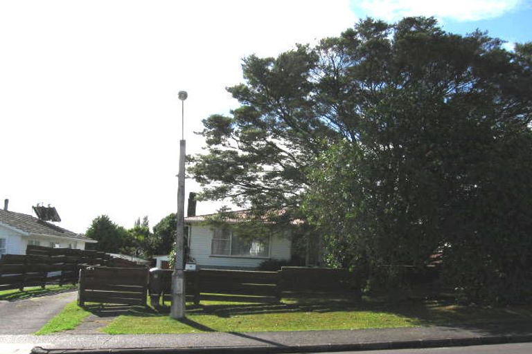 Photo of property in 14 Kaikoura Street, Henderson, Auckland, 0612