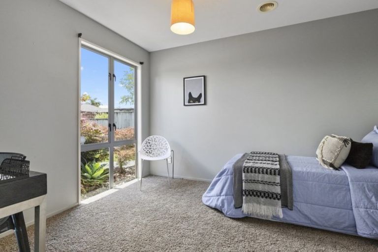 Photo of property in 92 Saint James Drive, Huntington, Hamilton, 3210