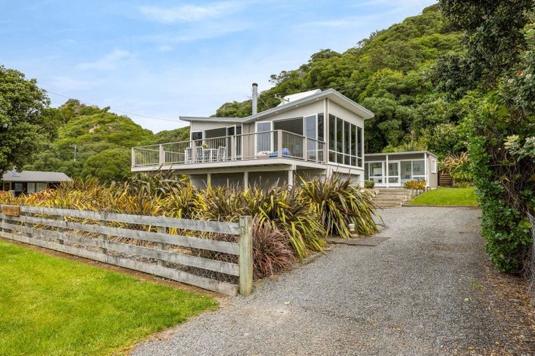 Photo of property in 16 Cathedral Road, Gore Bay, Cheviot, 7383
