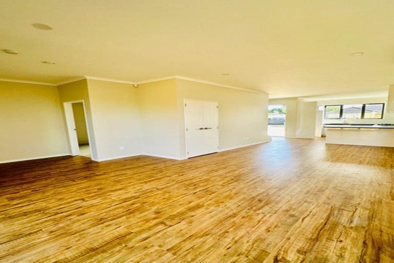 Photo of property in 1/2 Cameron Street, Papakura, 2110
