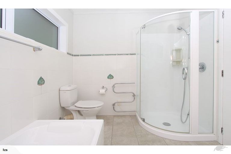 Photo of property in 24 Holt Avenue, Torbay, Auckland, 0630