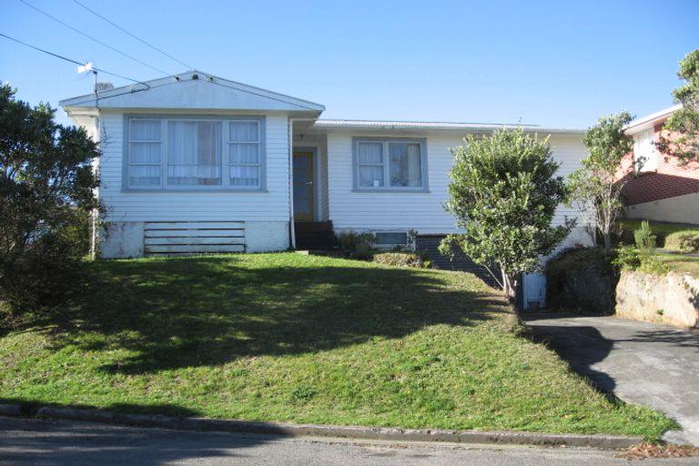Photo of property in 10 Dunmail Way, Newlands, Wellington, 6037