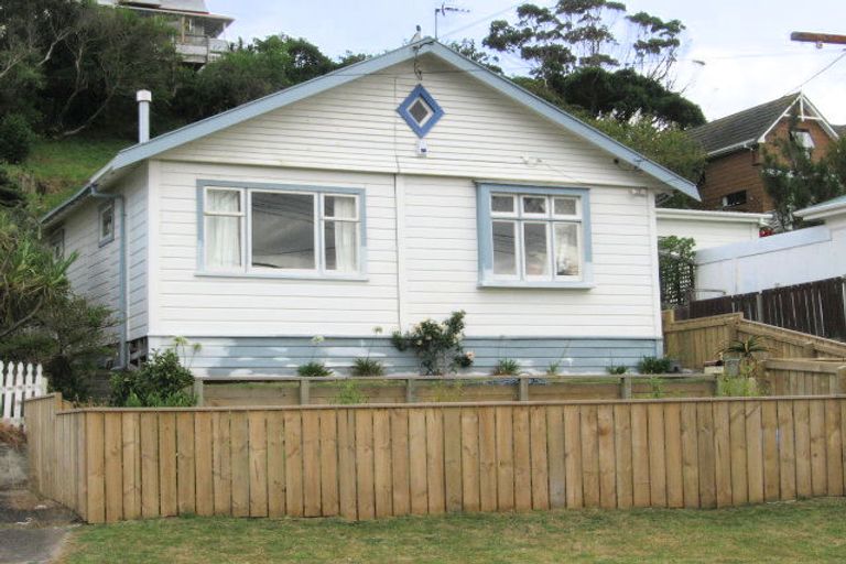Photo of property in 92 Eden Street, Island Bay, Wellington, 6023
