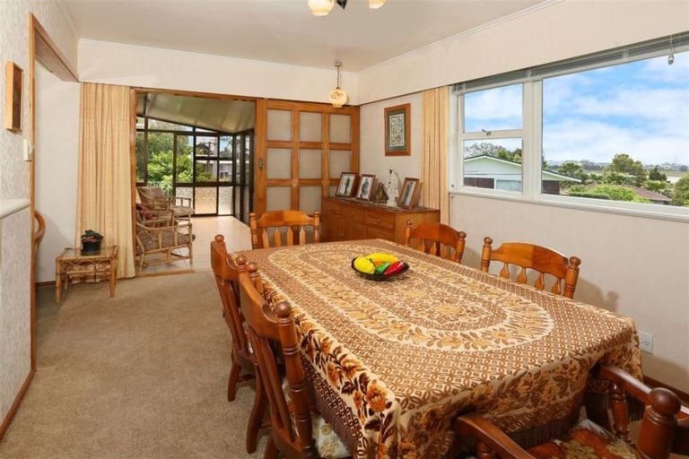 Photo of property in 11 Meadow Crescent, Te Atatu South, Auckland, 0602