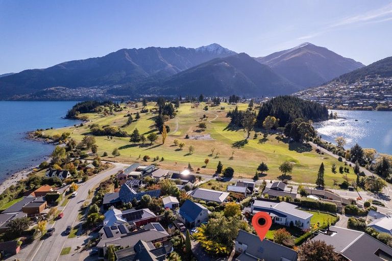 Photo of property in 75 Cedar Drive, Kelvin Heights, Queenstown, 9300