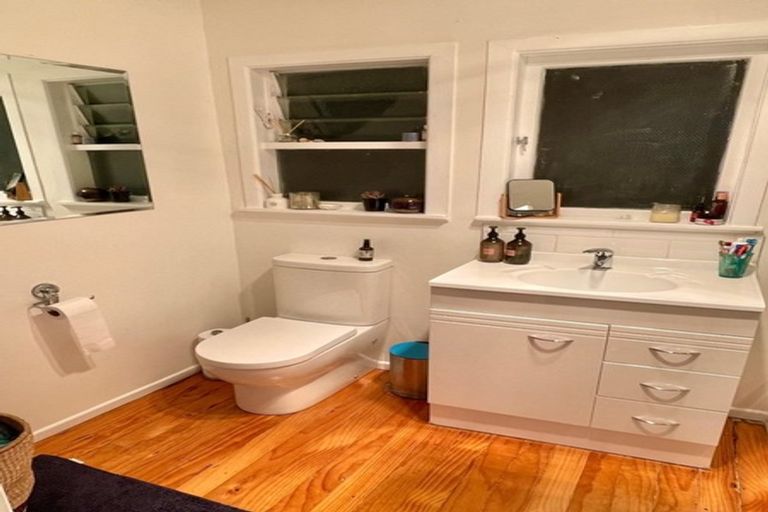 Photo of property in 35 Drome View Place, Beach Haven, Auckland, 0626