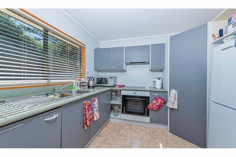 Photo of property in 1/96 Edmonton Road, Henderson, Auckland, 0612