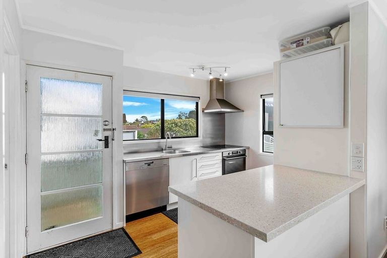 Photo of property in 12 Merida Place, Unsworth Heights, Auckland, 0632