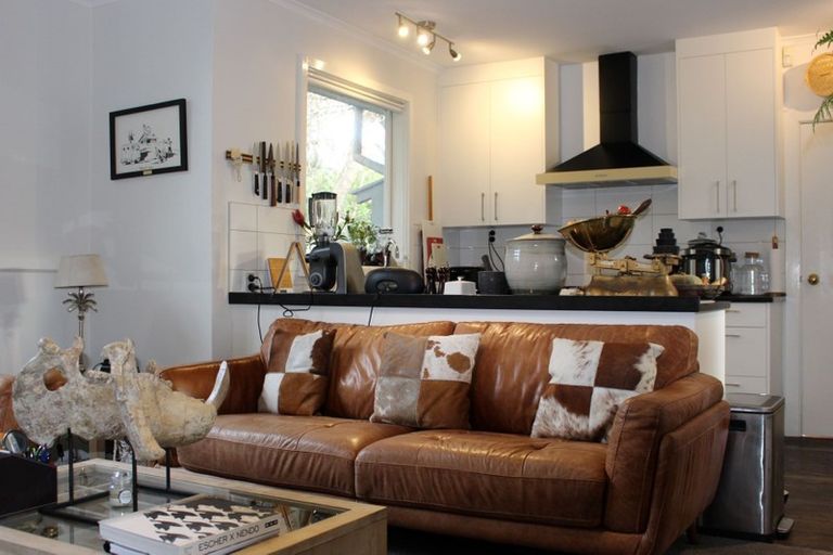Photo of property in 52 North Parade, Richmond, Christchurch, 8013
