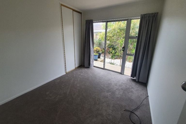 Photo of property in 24 Walton Street, Red Beach, 0932