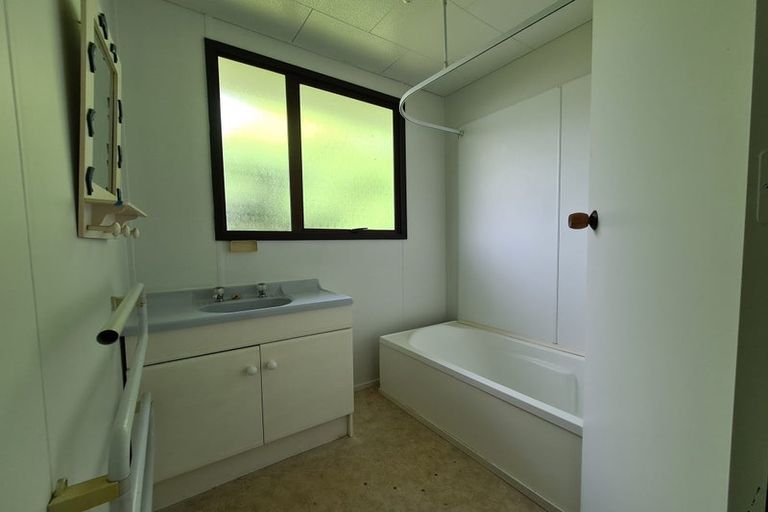 Photo of property in 9 Kirrie Avenue, Te Atatu South, Auckland, 0610