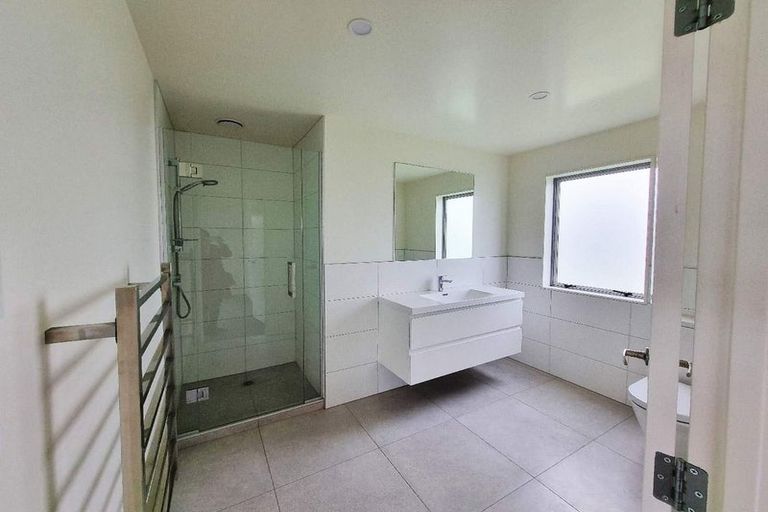 Photo of property in 5c Barberry Lane, Te Atatu Peninsula, 0610