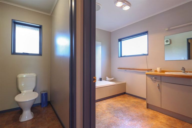 Photo of property in 335 Old Coach Road, Upper Moutere, 7173