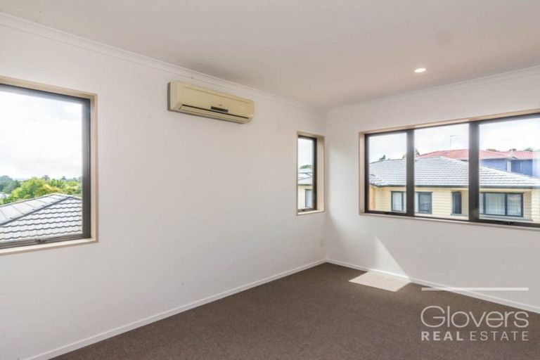 Photo of property in 17 Edgewood Way, Henderson, Auckland, 0612
