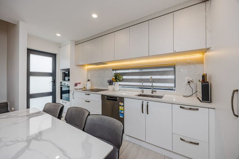 Photo of property in 50e Cascades Road, Pakuranga Heights, Auckland, 2010