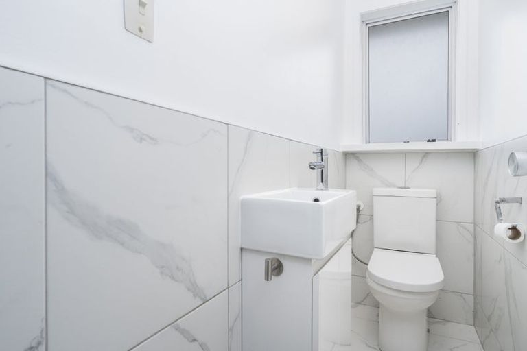 Photo of property in 2/27 Spence Road, Henderson, Auckland, 0612
