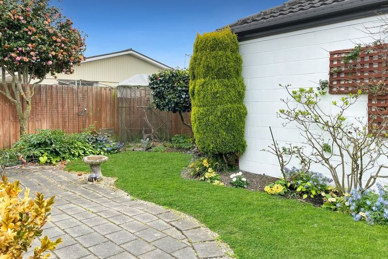 Photo of property in 32 Bowen Street, Upper Riccarton, Christchurch, 8041