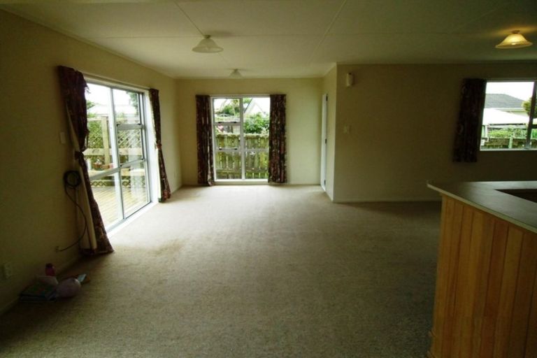 Photo of property in 10 Colenso Place, Otaki Beach, Otaki, 5512