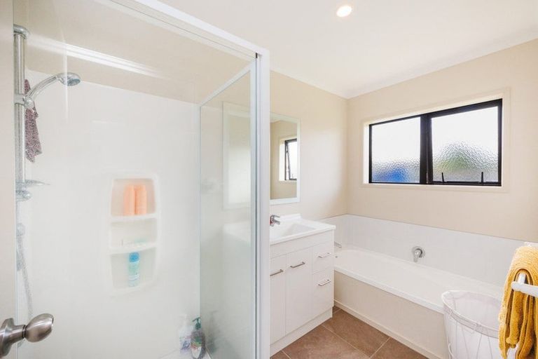 Photo of property in 15 Chestnut Close, Kelvin Grove, Palmerston North, 4414