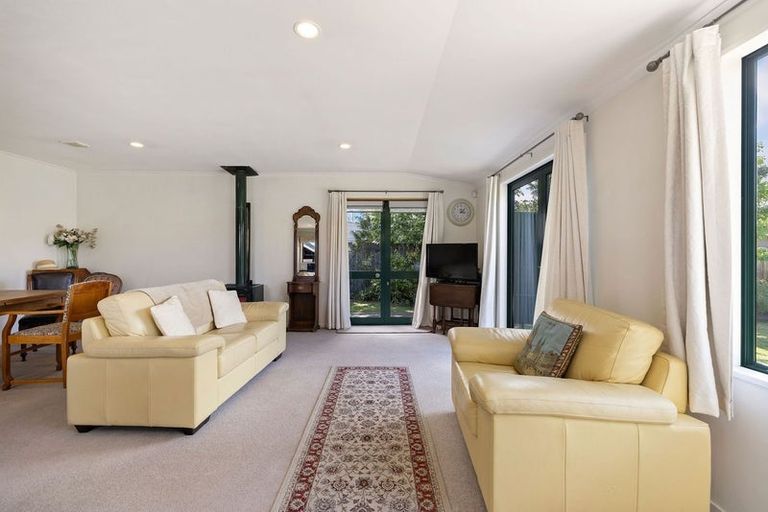 Photo of property in 8b Kuri Place, Wanaka, 9305