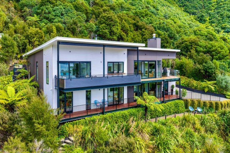 Photo of property in 23 Marina Drive, Waikawa, Picton, 7220