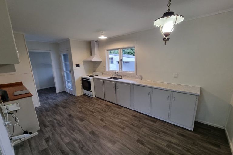 Photo of property in 6 Hereford Street, Te Atatu Peninsula, Auckland, 0610