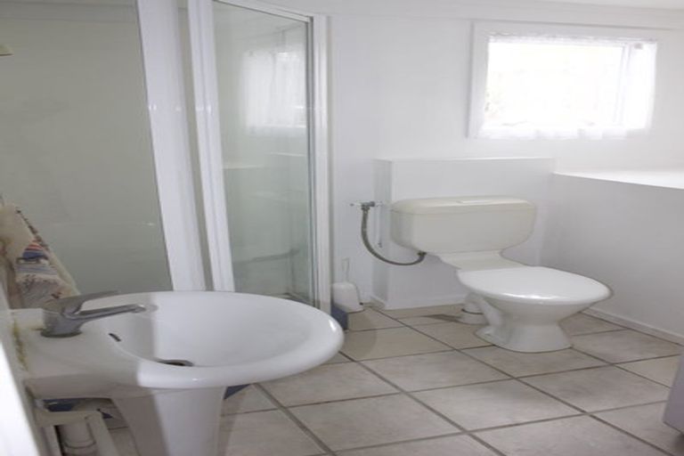 Photo of property in 27 Pipitea Place, Massey, Auckland, 0614