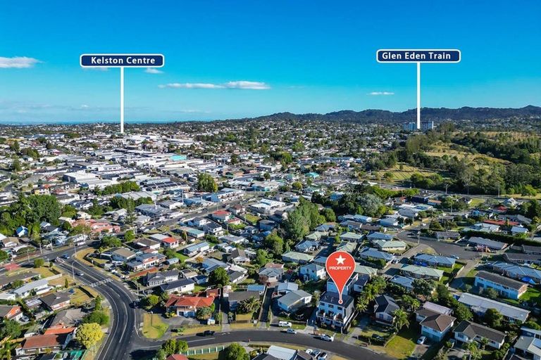 Photo of property in 1/82 Rosewarne Crescent, Glendene, Auckland, 0602