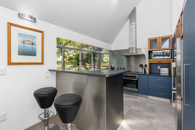 Photo of property in 25 Oakpark Place, West Harbour, Auckland, 0618
