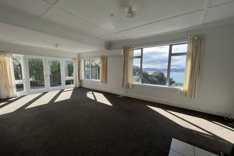 Photo of property in 24 Hungerford Road, Lyall Bay, Wellington, 6022
