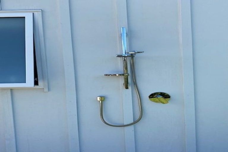 Photo of property in 4 Maeha Drive, Matakana, 0985