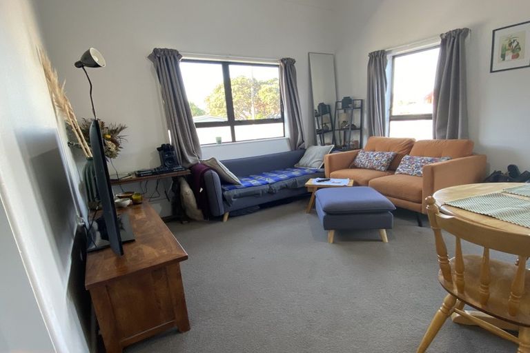 Photo of property in 17 Rua Street, Lyall Bay, Wellington, 6022