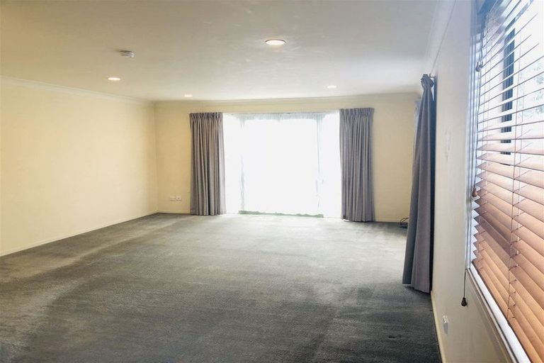 Photo of property in 34 Milan Drive, Glen Eden, Auckland, 0602