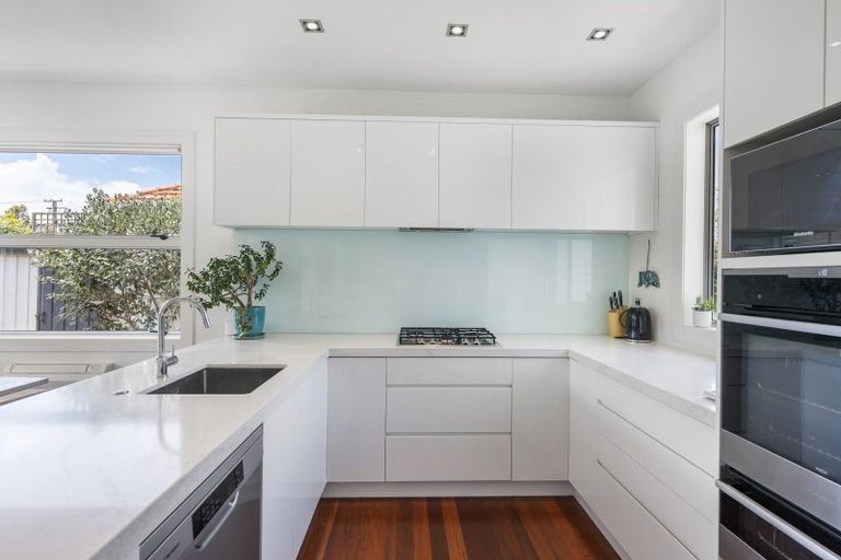 Photo of property in 2/51 Beach Road, Mellons Bay, Auckland, 2014
