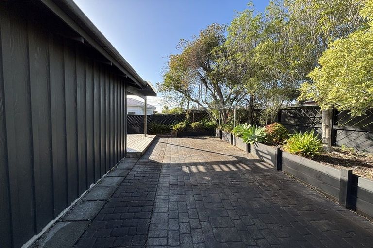 Photo of property in 27a Bay Street, Red Beach, 0932