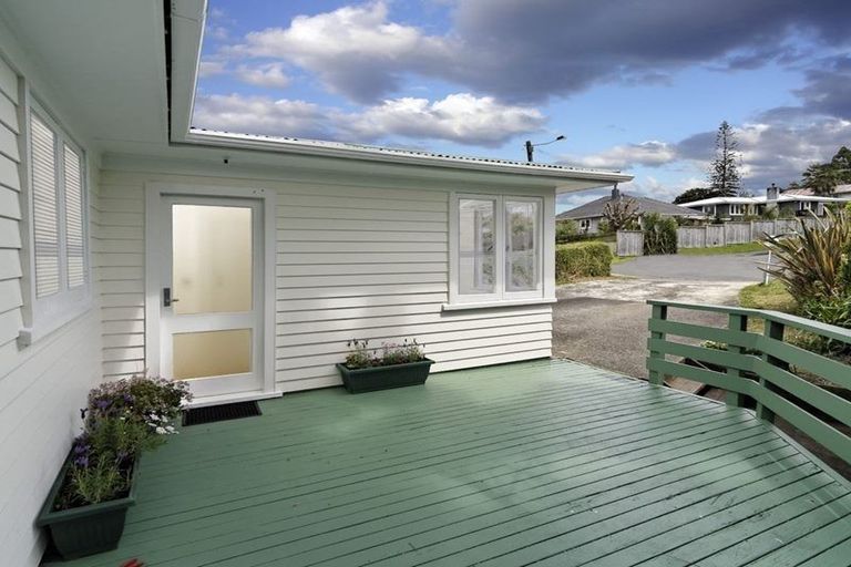 Photo of property in 12 Surat Place, Glen Eden, Auckland, 0602