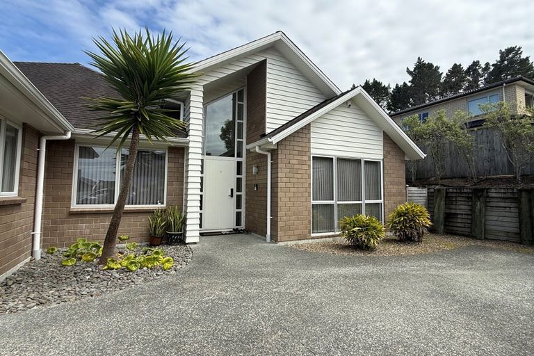 Photo of property in 66 Harrowglen Drive, Northcross, Auckland, 0630