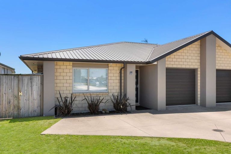 Photo of property in 14 Fuller Street, Papamoa Beach, Papamoa, 3118