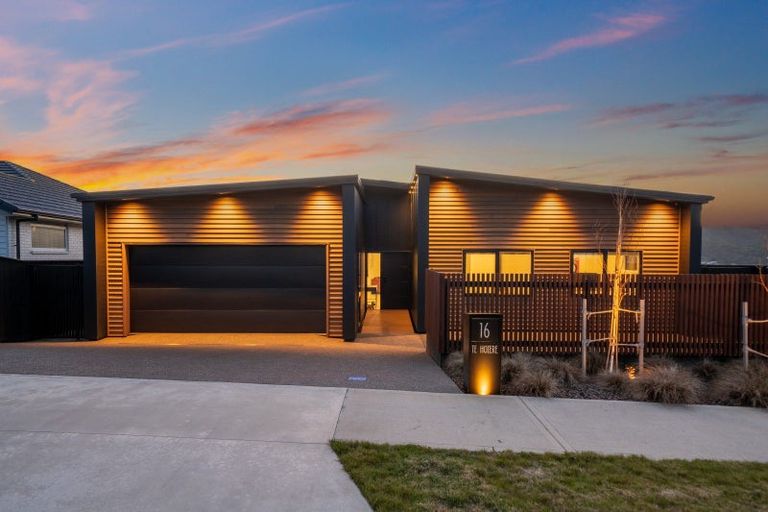 Photo of property in 16 Te Hoiere Street, Aotea, Porirua, 5024