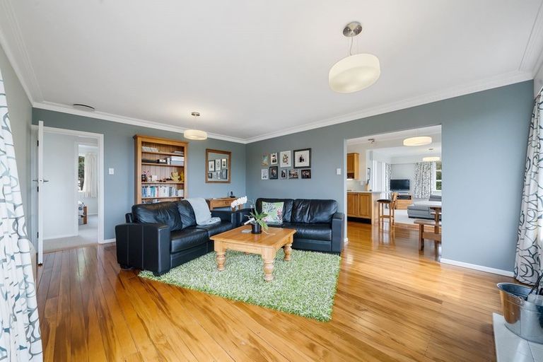 Photo of property in 53 Saint Johns Terrace, Tawa, Wellington, 5028