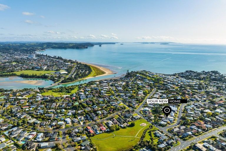 Photo of property in 3a Walton Street, Red Beach, 0932