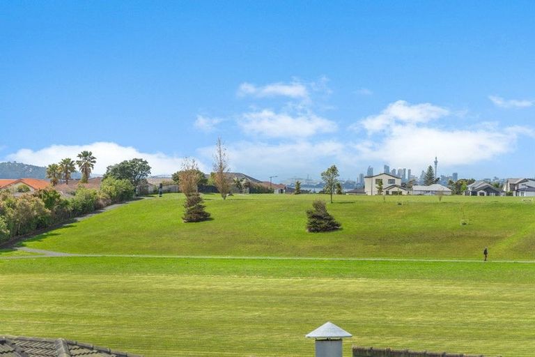 Photo of property in 7/485 Don Buck Road, Massey, Auckland, 0614