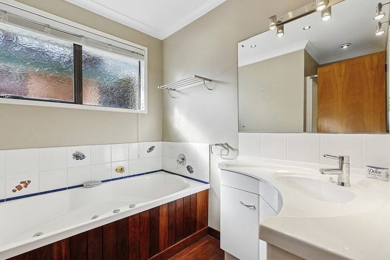 Photo of property in 20 Halladale Road, Papakowhai, Porirua, 5024