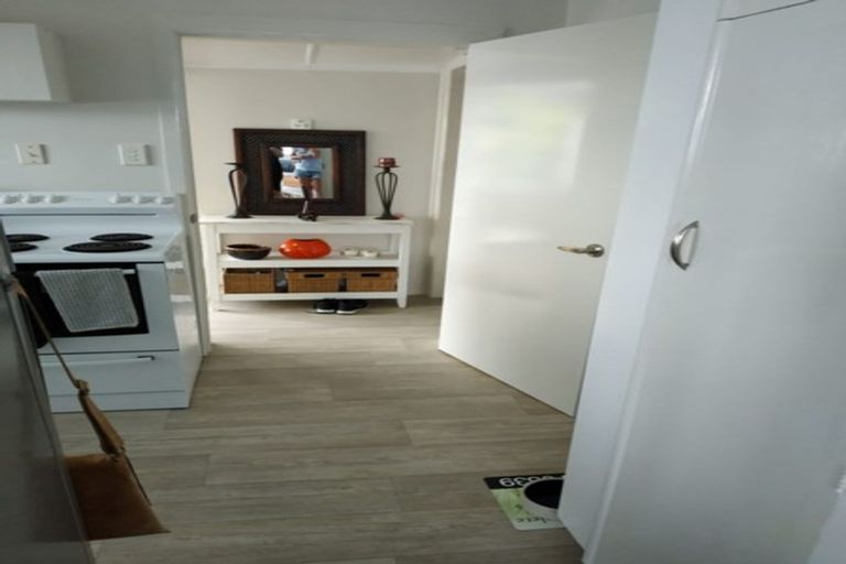 Photo of property in 1/12 Holiday Road, Stanmore Bay, Whangaparaoa, 0932